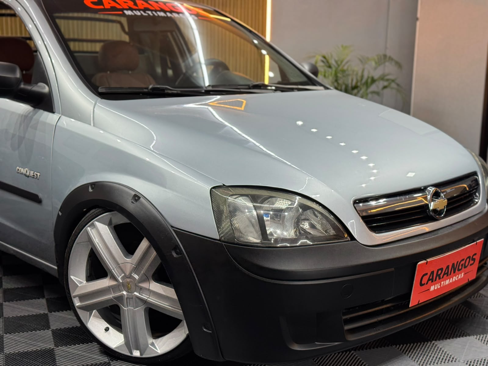 Chevrolet Montana 2008 rebaixada vista de frente