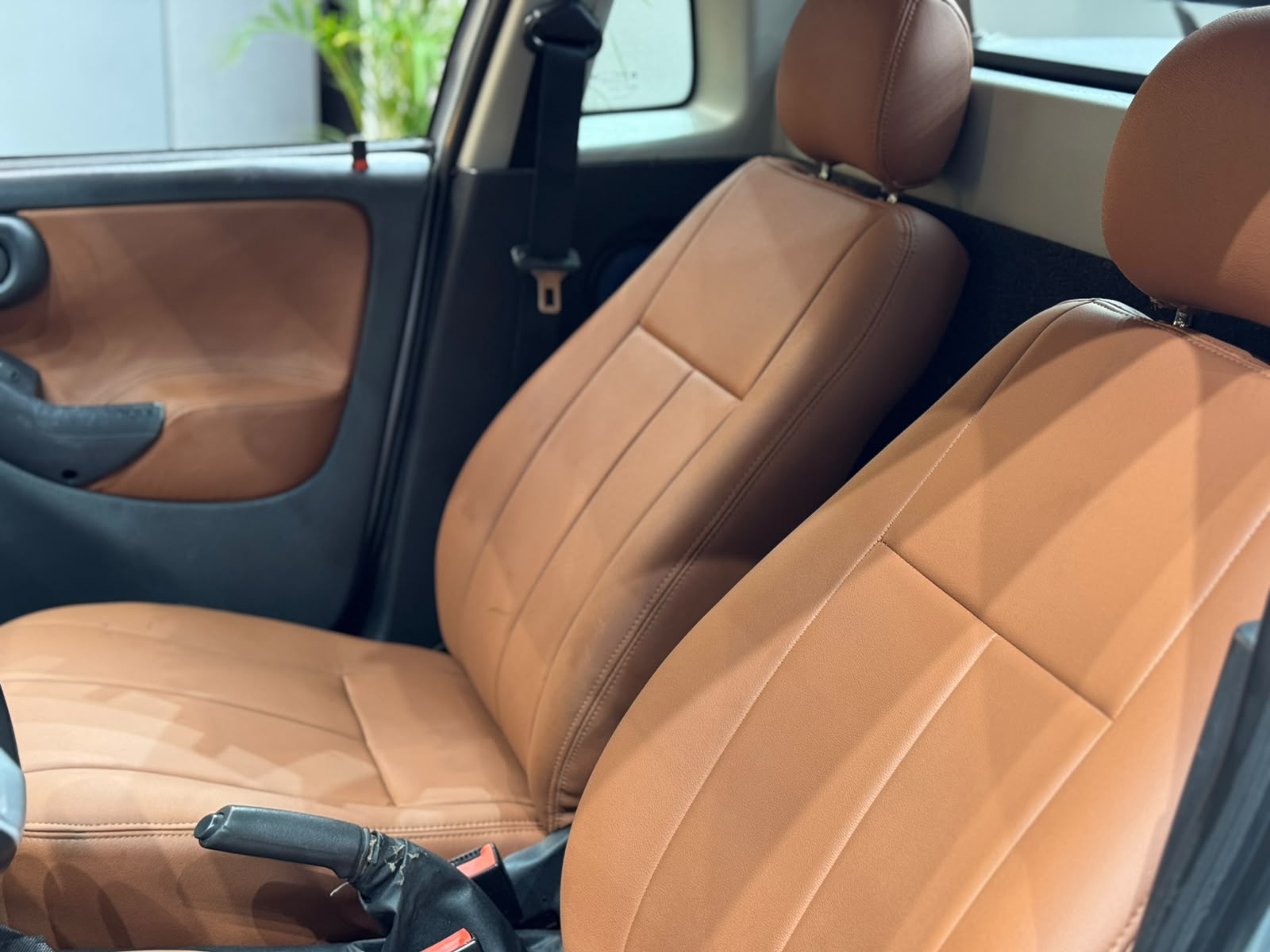 Interior da Chevrolet Montana 2008 rebaixada