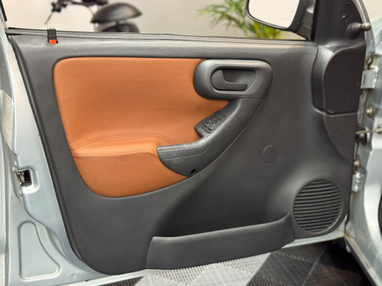 Interior da Chevrolet Montana 2008 rebaixada