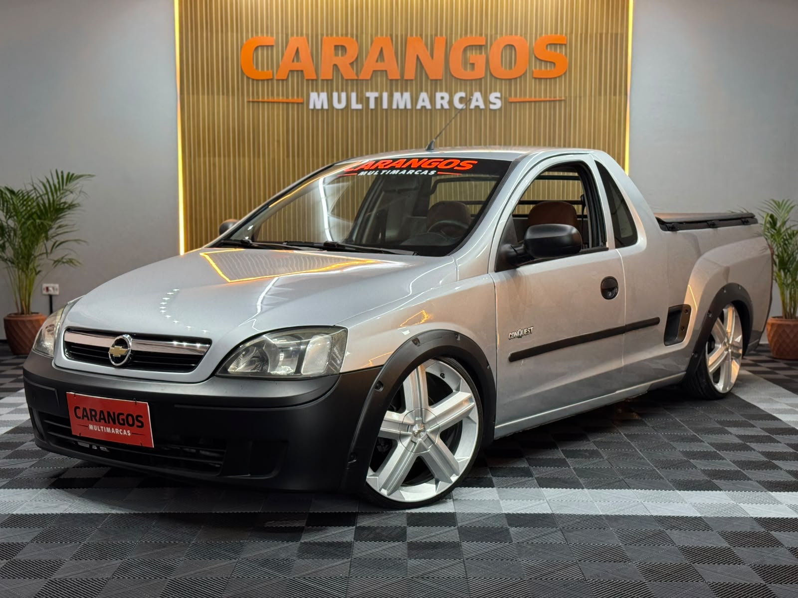 Chevrolet Montana 2008 rebaixada à venda na Carangos Multimarcas