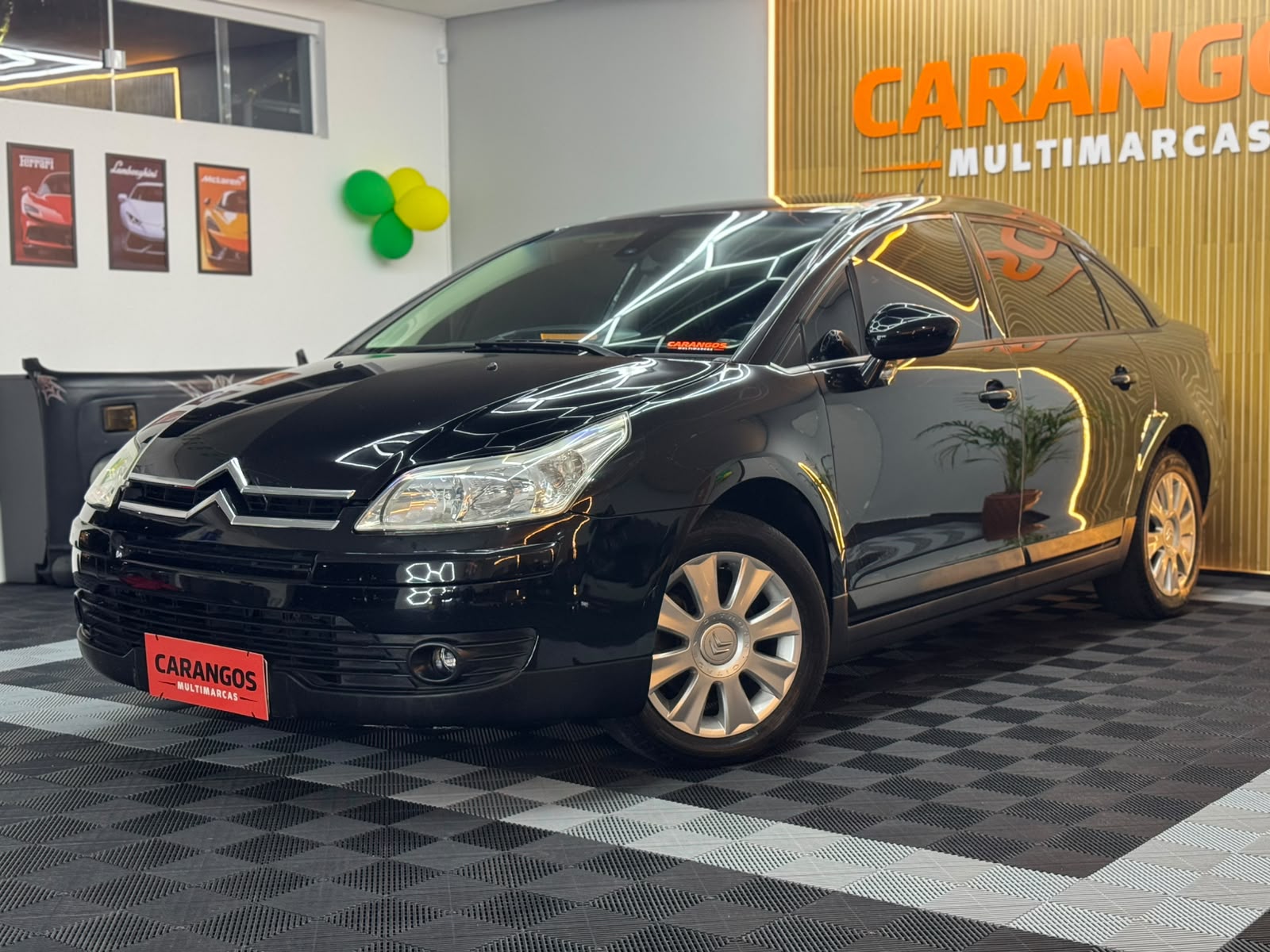 Citroën C4 Pallas 2011 preto em destaque na foto principal do anúncio