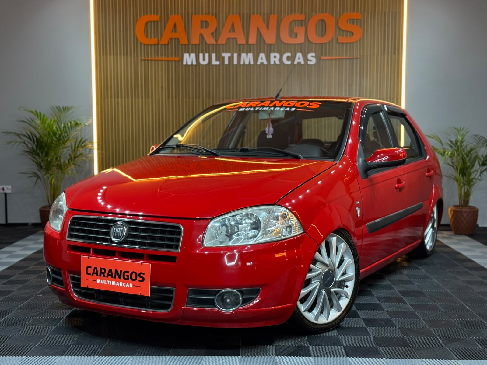Fiat Palio 2008 rebaixado em destaque na foto principal do anúncio