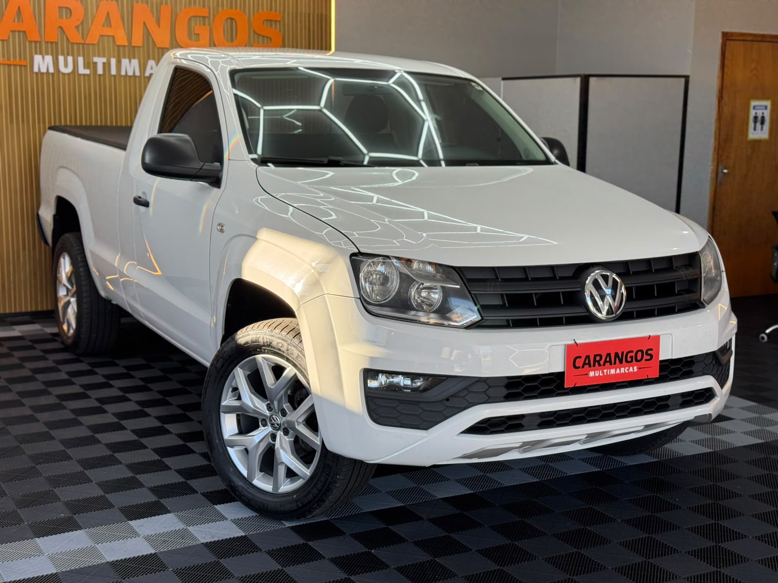 Volkswagen Amarok 2019 branca cabine simples vista de frente