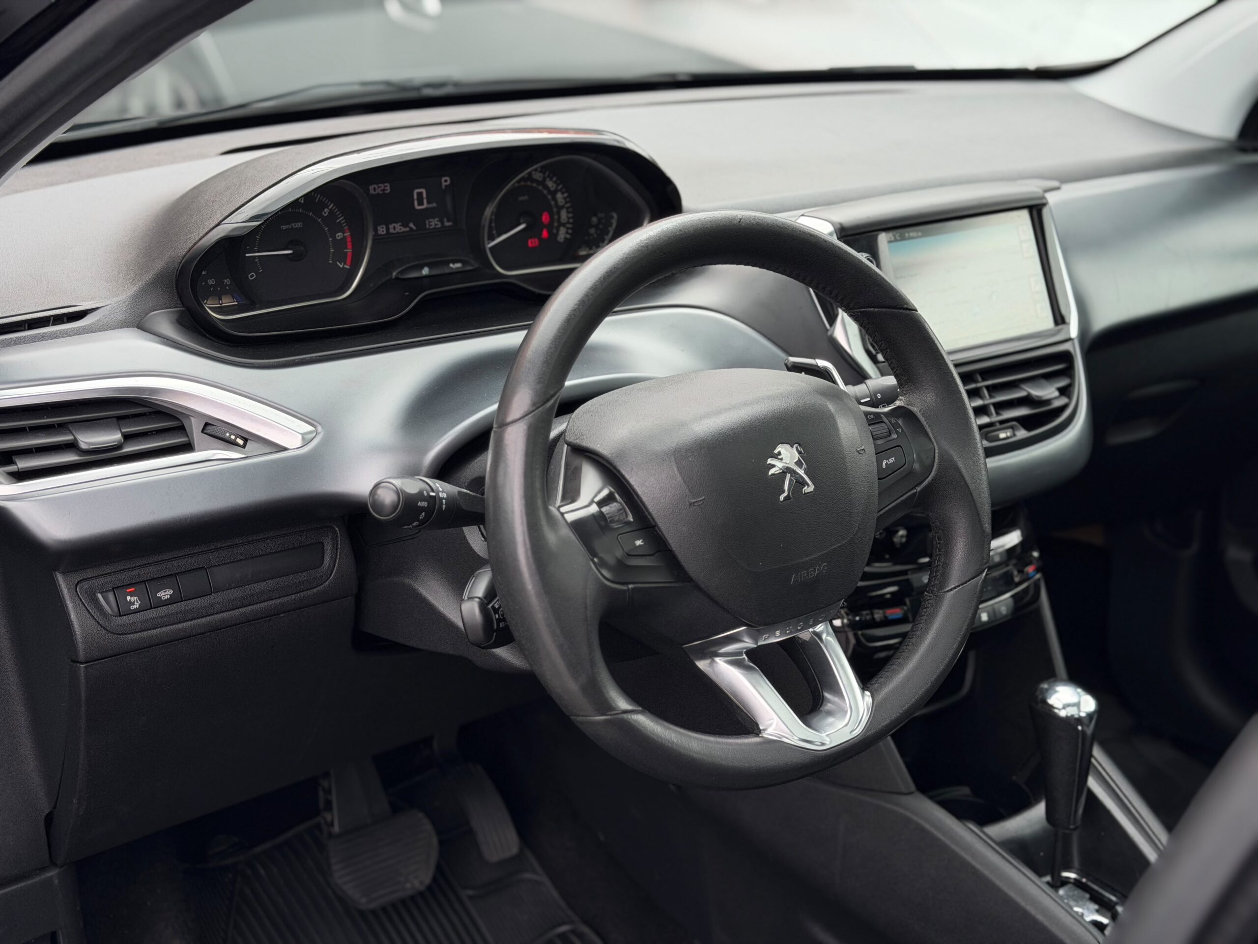 Peugeot 208 GRIFFE 2014 Preto
